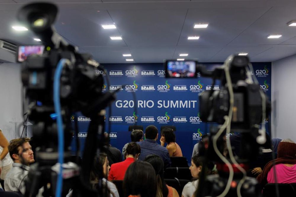 Journalists work at the G20 International Media Center in Rio de Janeiro, Brazil, on Nov. 17, 2024. (Photo by Claudia Martini/Xinhua)