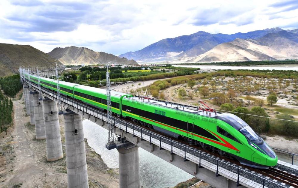 A Fuxing bullet train runs on the Lhasa-Nyingchi railway during a trial operation in Shannan, southwest China's Xizang Autonomous Region, June 16, 2021. (Xinhua/Chogo)