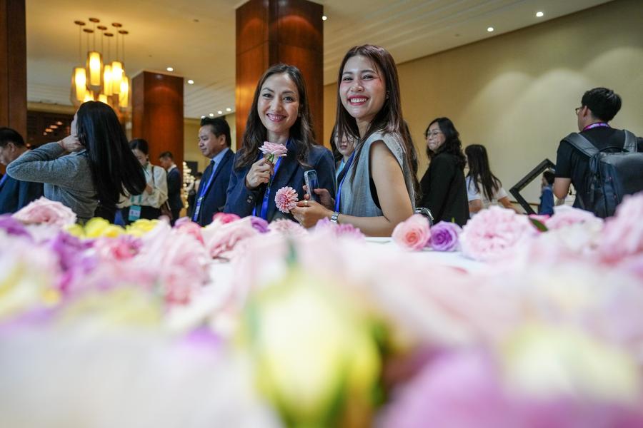 Guests take a group photo ahead of the opening ceremony of the 2025 Global South Media and Think Tank Forum in Kunming, Yunnan Province, southwest China, on September 6, 2025.