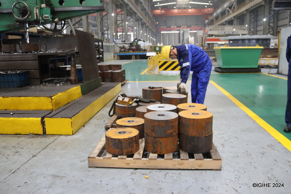 Engineers conduct rigorous testing on TBMs, ensuring each machine meets the high standards of efficiency and safety set by CCCC Tianhe.
