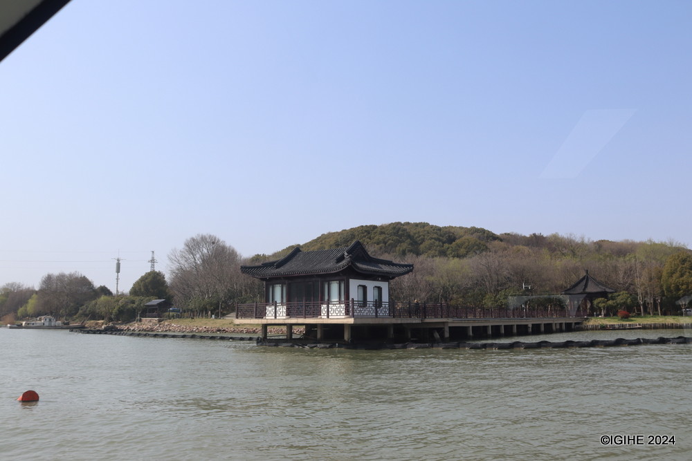 Its splendid natural beauty made it well known in various legends and myths in China’s history.