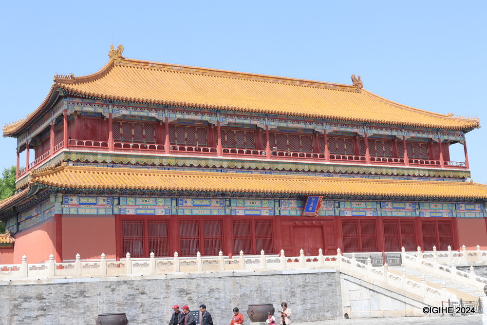 The complex is segmented into the Outer Court, featuring three grand halls for ceremonies, and the Inner Court, which was the private domain of the emperor and his family.