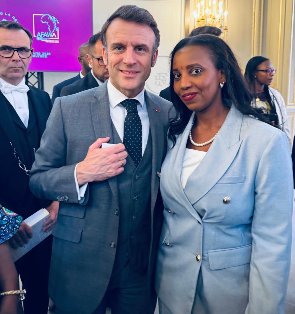 A souvenir photo of President Emmanuel Macron and Ritha Umutoni, founder and CEO of RIXU Rwanda Coffee.