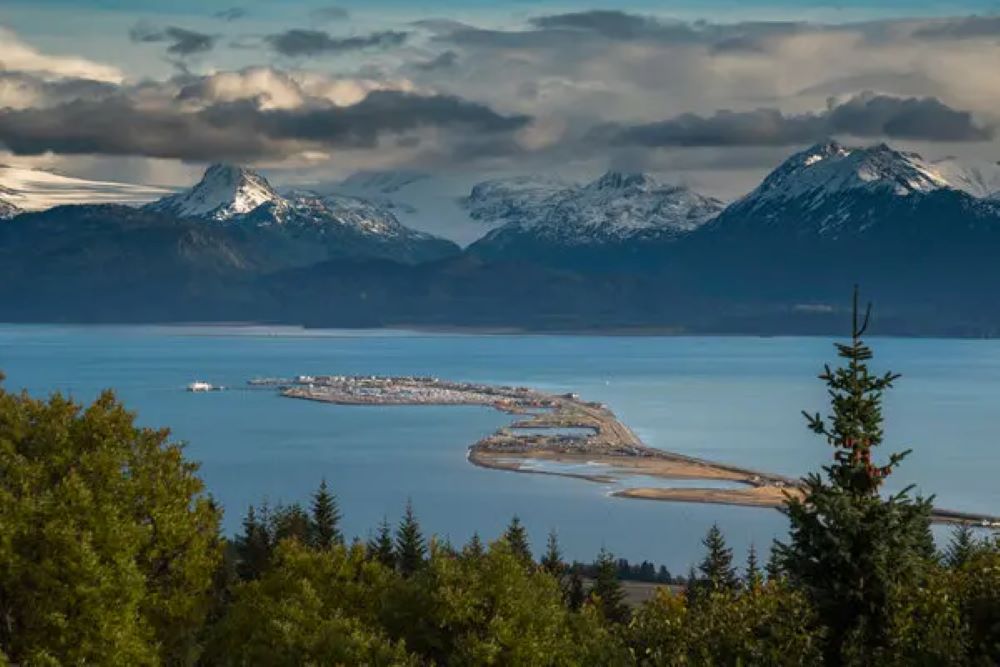 The plane crashed in Lake Alaska after it failed to return from its flight.