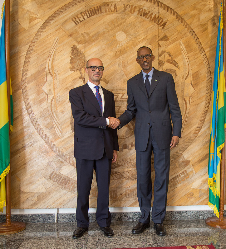 Presidnet Kagame welcoming Felix Costales Artieda yesterday