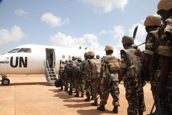 Burundian troops board AMISOM plane. June 28, 2016.