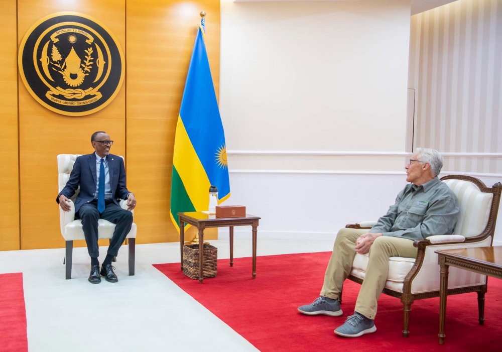 President Kagame holding talks with with Rob Walton at Urugwiro Village. 