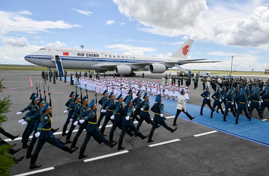 A grand welcoming ceremony is held by Kazakh President Kassym-Jomart Tokayev to welcome Chinese President Xi Jinping at the airport in Astana, Kazakhstan, July 2, 2024. (Xinhua/Yin Bogu)