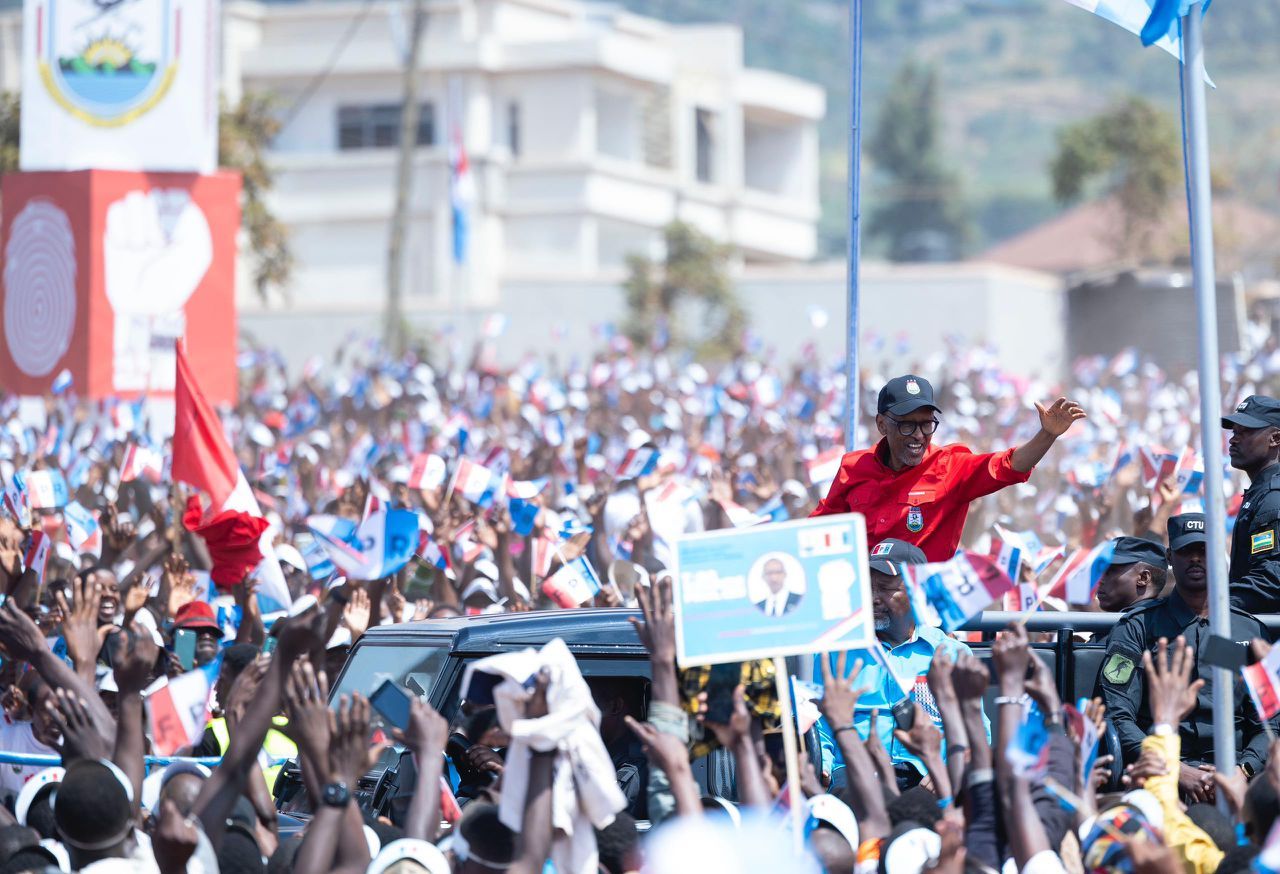 Ecstatic RPF Supporters show support to President Kagame in Nyamirambo in Nyarugenge district