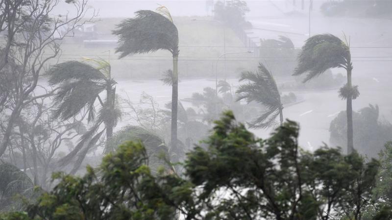 Strong winds and rain lash Airlie Beach as Tropical Cyclone Debbie barrelled across the Queensland coast
