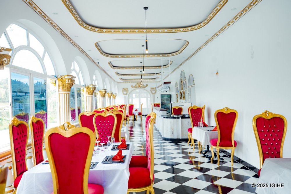 The restaurant at Château le Marara.