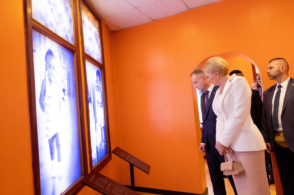 President Andrzej Duda was accompanied by her wife as he visited Kigali Genocide Memorial.