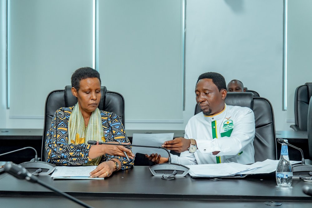 The President of the Democratic Green Party of Rwanda (DGPR), Dr. Frank Habineza, submitted his candidacy for the position of the Head of State to the Electoral Commission.