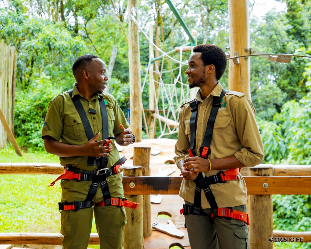 Tour guides start by explaining the structure of the experience and addressing any questions or curiosities from visitors.   