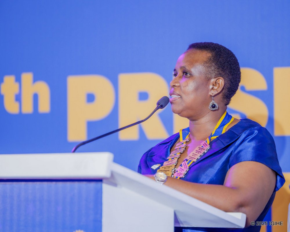Outgoing President Dunia Jacqueline urged her successor to continue striving for positive change in society.