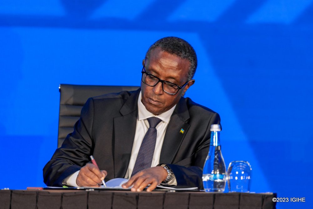 Minister Biruta signing the host agreement for African Pharmaceutical Technology Foundation. 