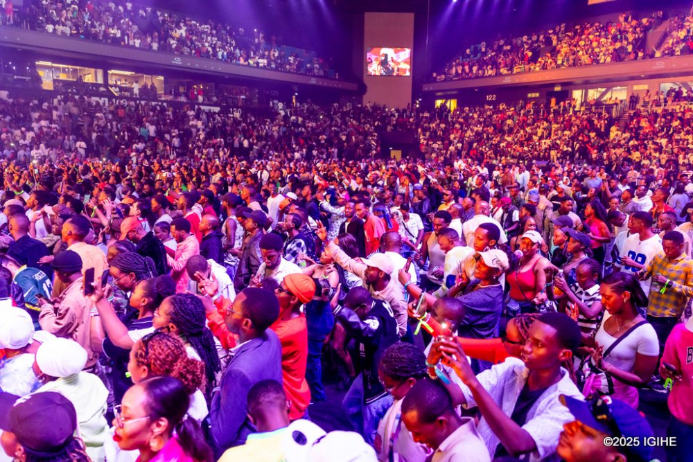 The night was filled with overwhelming emotion, the audience deeply moved by the significance of the moment.