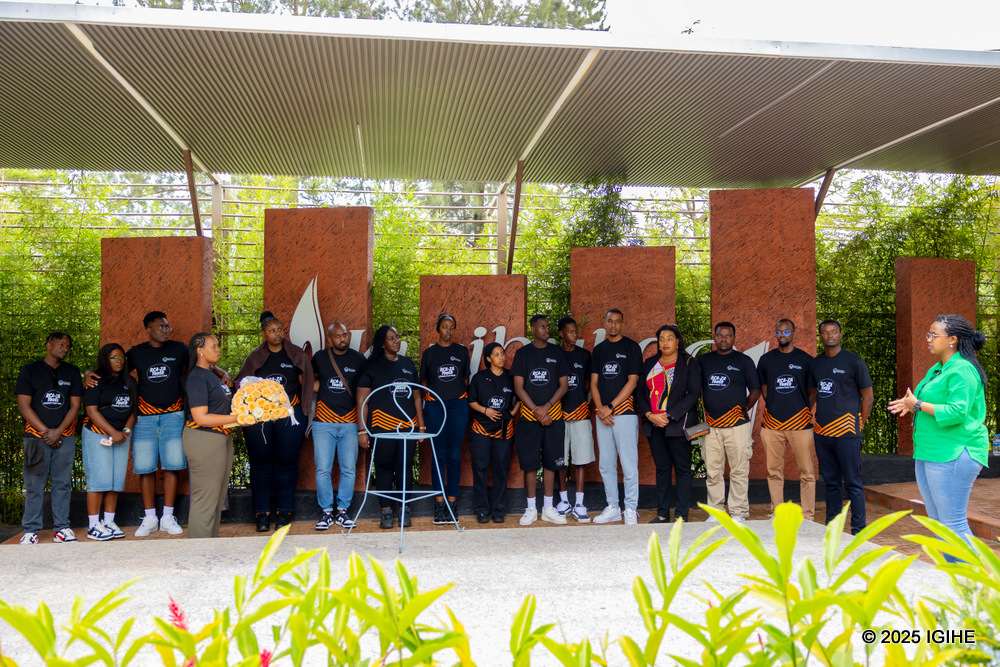 The youth laid wreaths and paid tribute to the victims interred at the memorial.