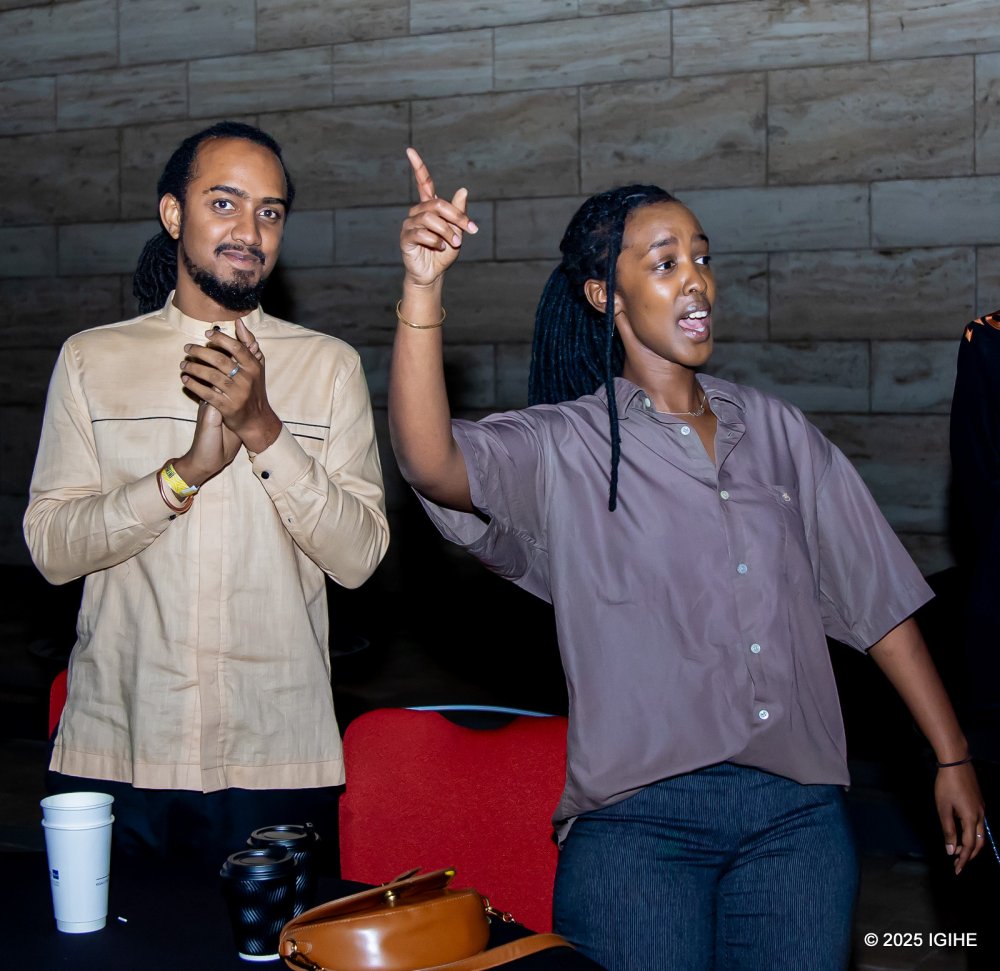 Miss Kayumba Darina and her partner were spotted enjoying the concert together. 
