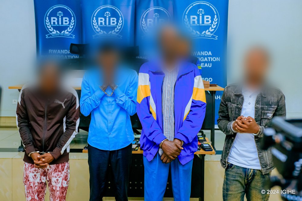 The suspects linked to theft of mobile phones.