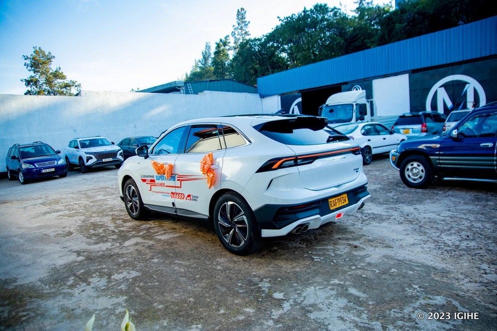 The T5 HEV is a compact SUV, measuring 4595mm in length, 1865mm in width, and 1680mm in height, which makes it suitable for on and off-road driving.