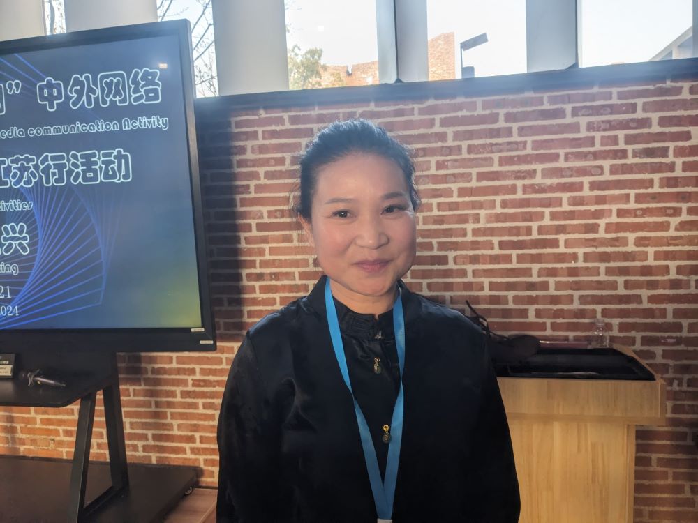 Jiang Feng explained that they blend traditional pot-making techniques with modern tools.