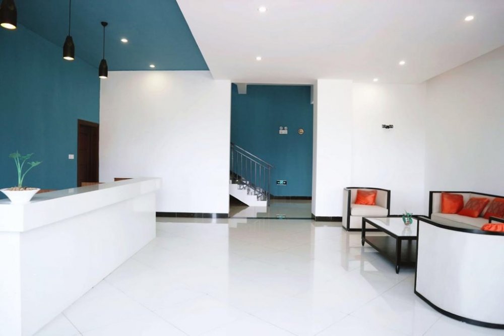 With its north-south ventilation and naturally lit interiors, Phoenix Plaza creates a comfortable and pleasant living environment with its simple but fashionable European style design.