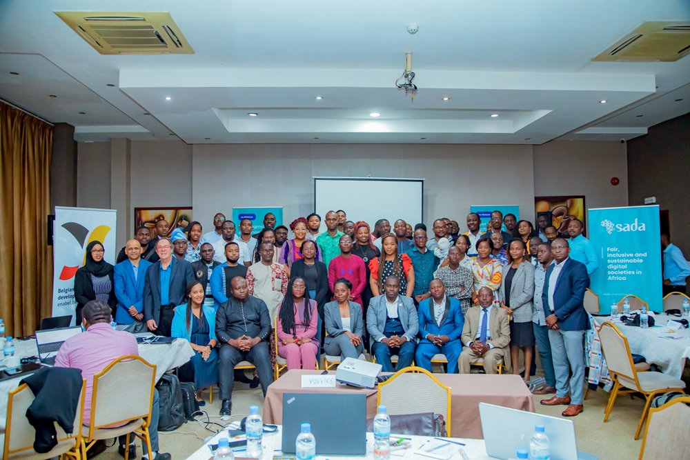 Participants of the workshop in a group photo. 