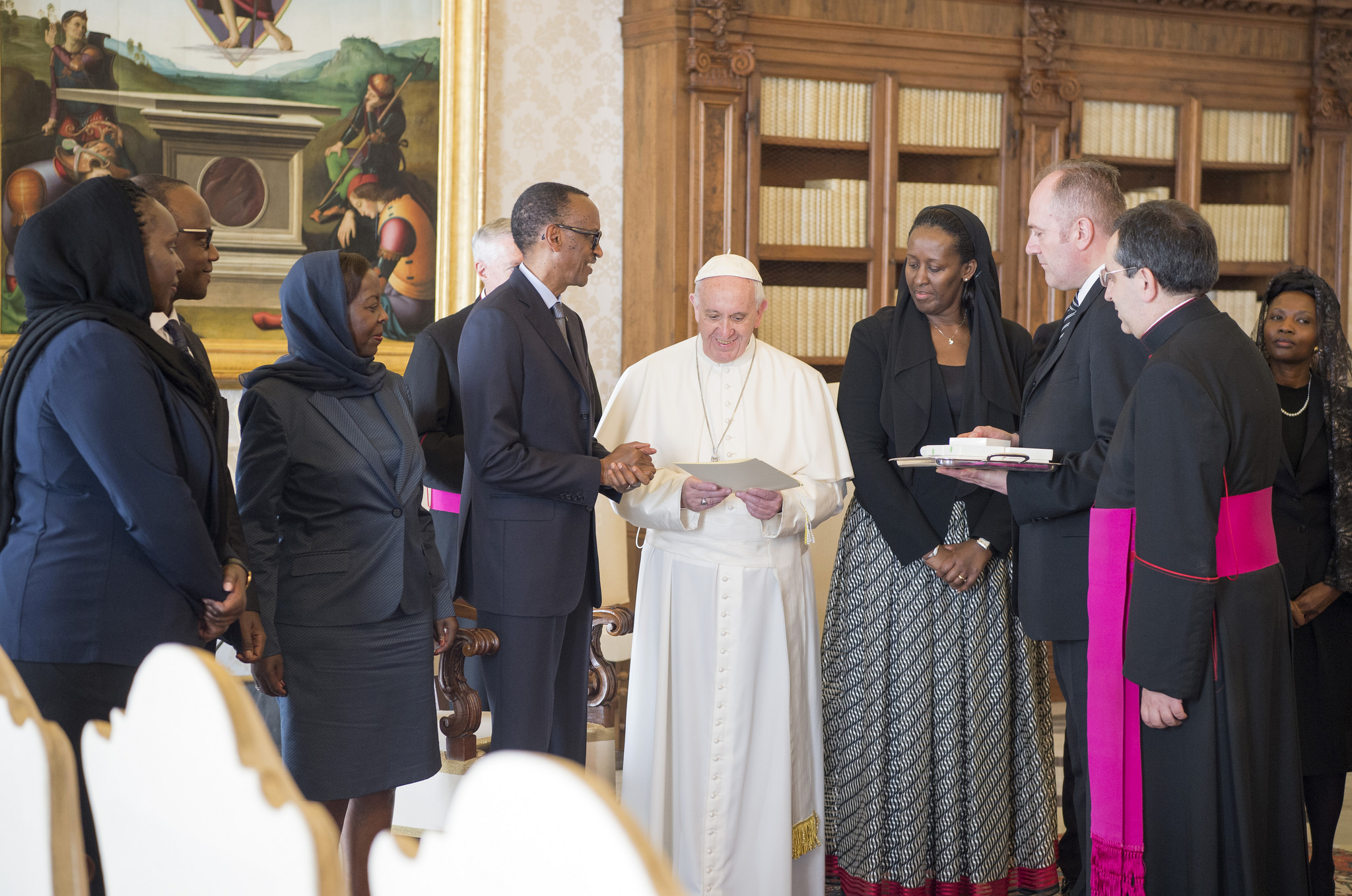 President Paul Kagame with the delegation that accompanied him in Vatican pose for a group photo with Pope Francis. 