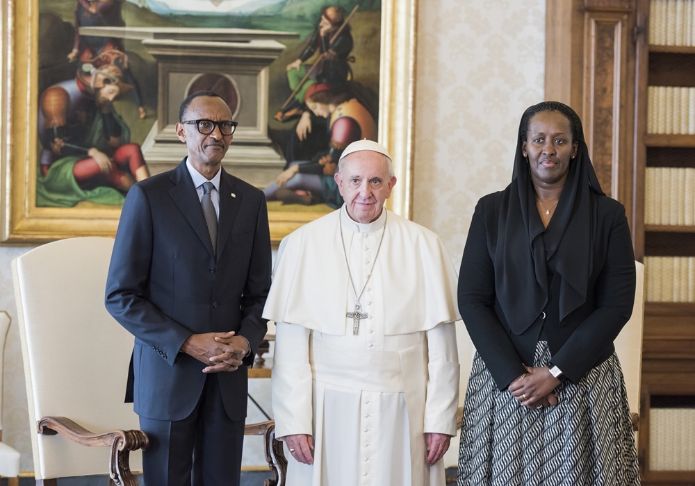 President Paul Kagame, Pope Francis and First Lady Jeannette Kagame during the previous visit to Vatican in March 2017.