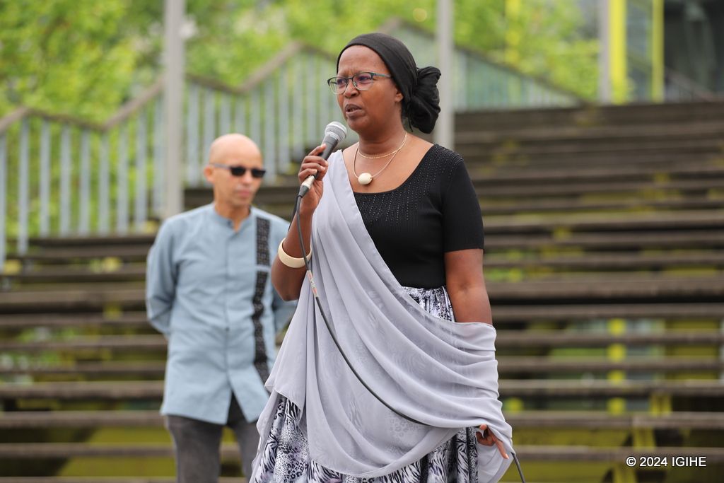Giramata Schmit moderated the event and provided translation for French and English speakers.