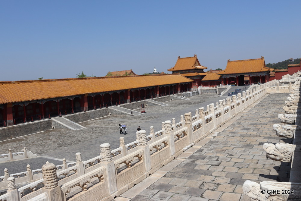 The design of the Forbidden City reflects ancient Chinese cultural values.