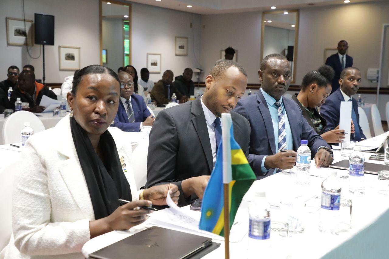 Delegations from Rwanda and Zimbabwe met to review achievements and challenges in the implementation of MoUs signed between the two countries.
