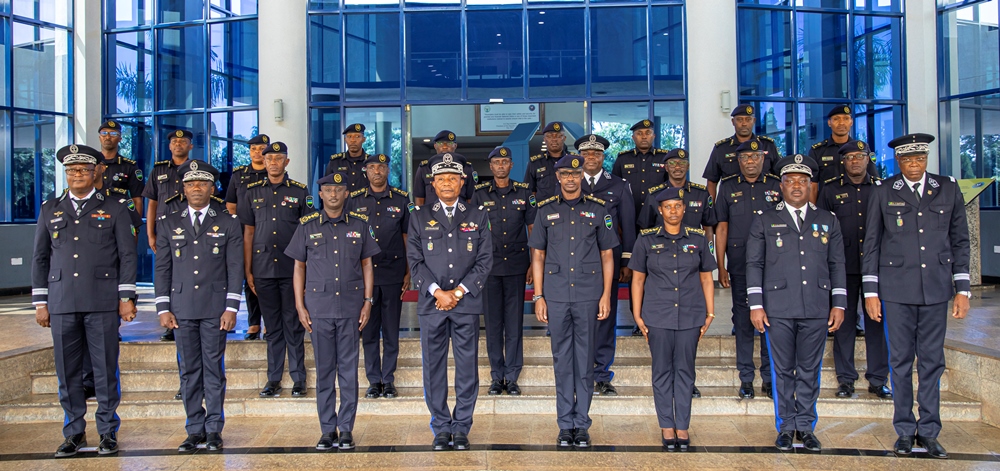 Police officers from both countries in a group photo after holding talks.