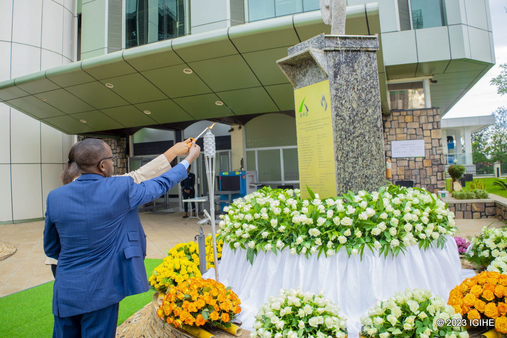 The CEO of BRD  and representative from MINUBUMWE lighting the flame of hope. 