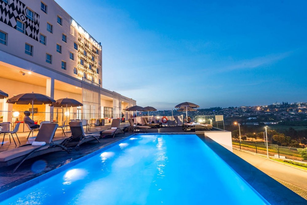 Seeking to appeal to guests’ desire for new experiences, ONOMO Hotel Kigali is another facility that has incorporated Rwandan visual art into its interior and exterior designs.