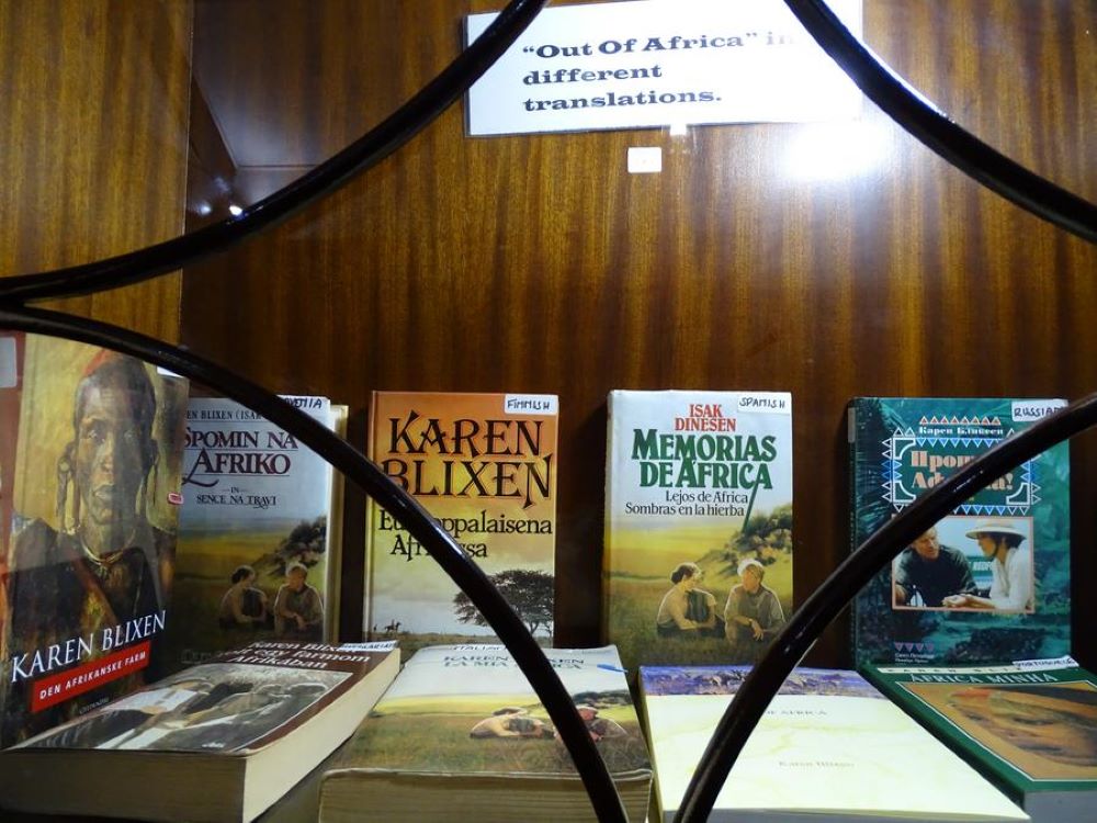 Photo shows a variety of translation versions of "Out of Africa" inside the bookcase of the Karen Blixen Museum in Nairobi, Kenya, on April 19, 2022. (Xinhua/Bai Lin)