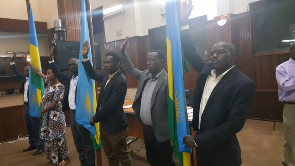 The Minister administered oaths of 50 professional court bailiffs, 78 non-professional bailiffs, 20 public notaries, and 30 public notaries.  