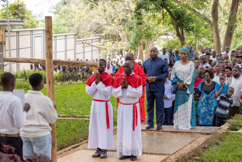  President Évariste Ndayishimiye was in the company of his family.
