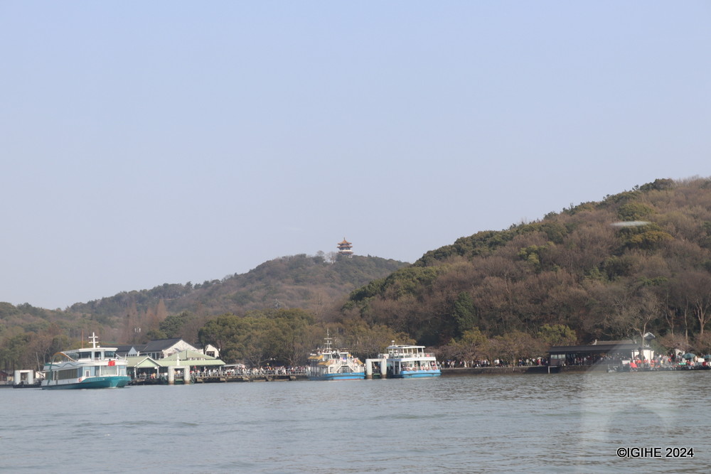 Xihui Park located in Wuxi's western expanse, emerges as a premier vantage point for Lake Taihu's panoramic view.