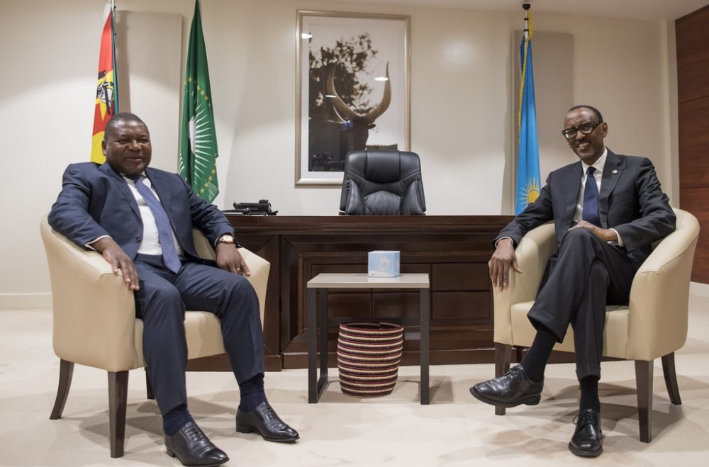 Kagame (R) and President Nyusi held bilateral talks in Village Urugwiro