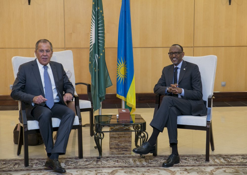 President Kagame and Russian Foreign Minister, Sergei Lavrov reviewed the bilateral relations between their two countries and held discussions on developing military and technical cooperation