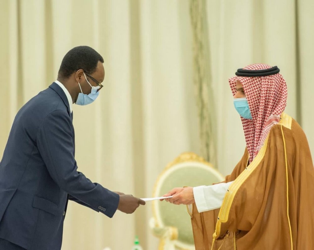 Ambassador Emmanuel Hategeka has presented credentials to represent Rwanda to the Kingdom of Saudi Arabia with residence in Abu Dhabi.