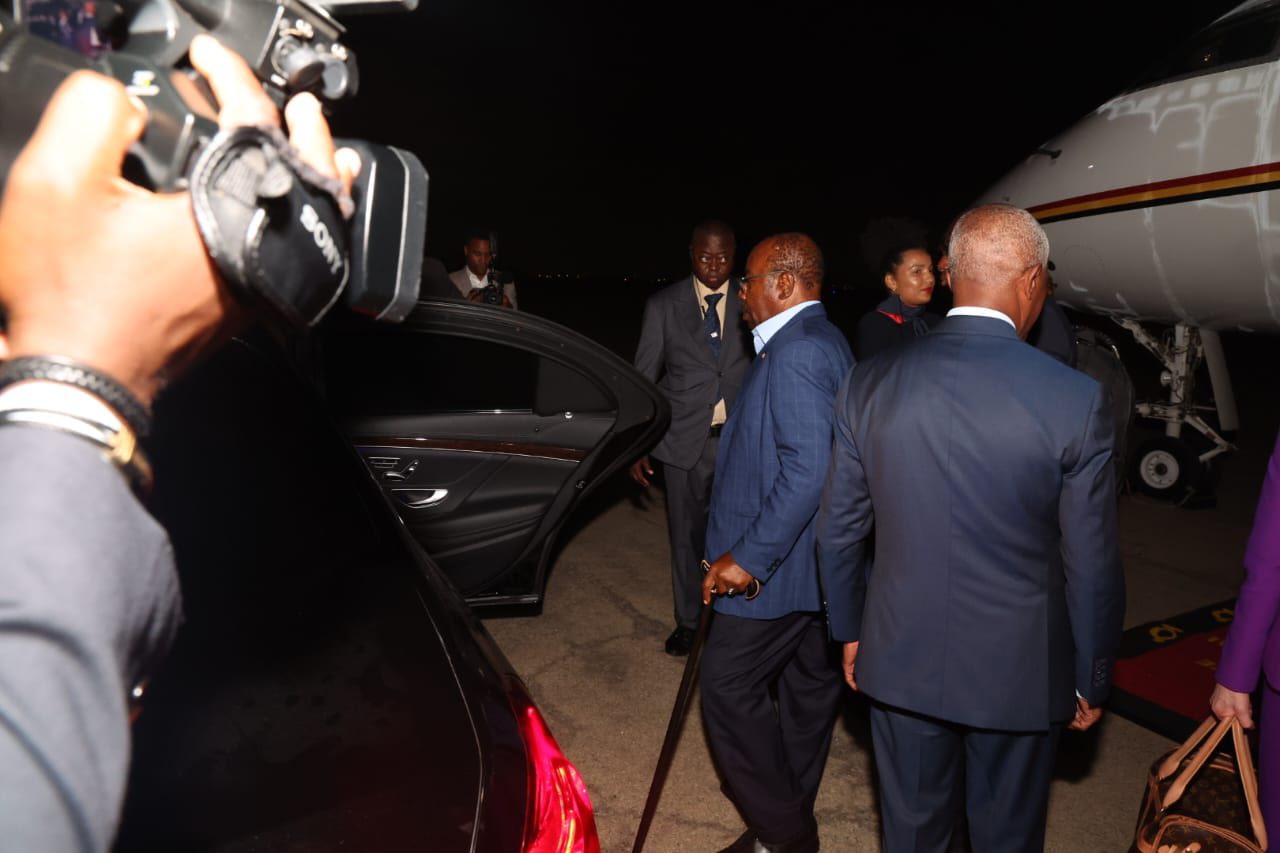 Bongo and his family welcomed at the airport in Luanda.