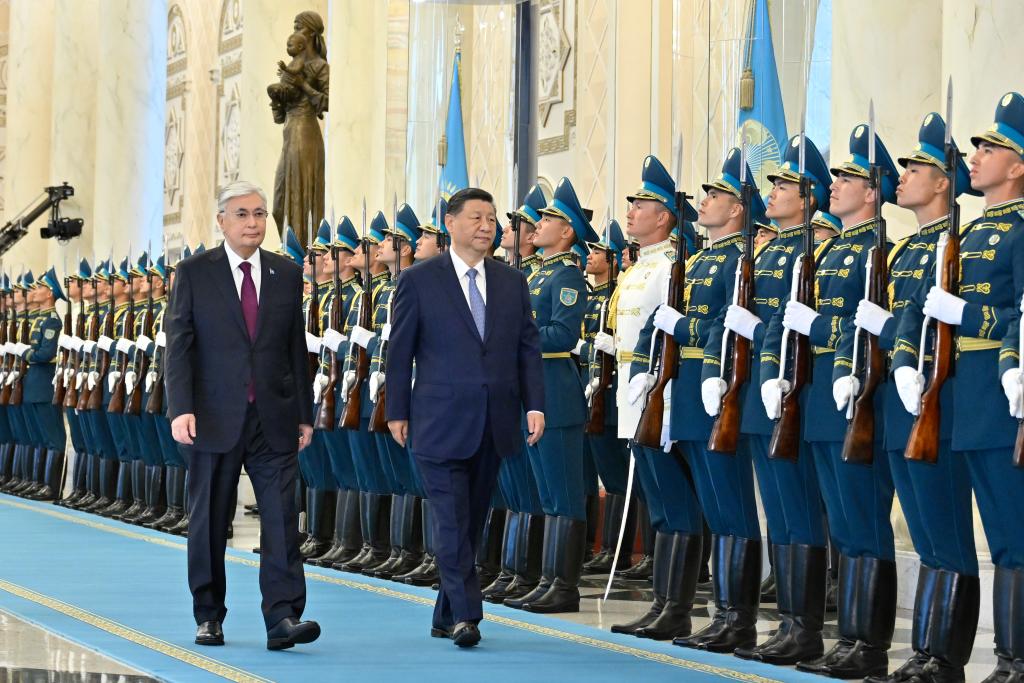 Chinese President Xi Jinping and Kazakh President Kassym-Jomart Tokayev inspect the guard of honor in Astana, Kazakhstan, July 3, 2024. Xi held talks with Tokayev at the presidential palace in Astana on Wednesday. Tokayev hosted a ceremony to welcome the Chinese president. (Xinhua/Yue Yuewei)
