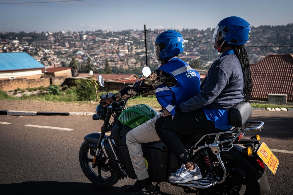  Spiro motorbikes embarked on their journey in the Rwandan market with an initial fleet of 300 motorcycles and 30 charging points situated throughout Kigali, the capital city.