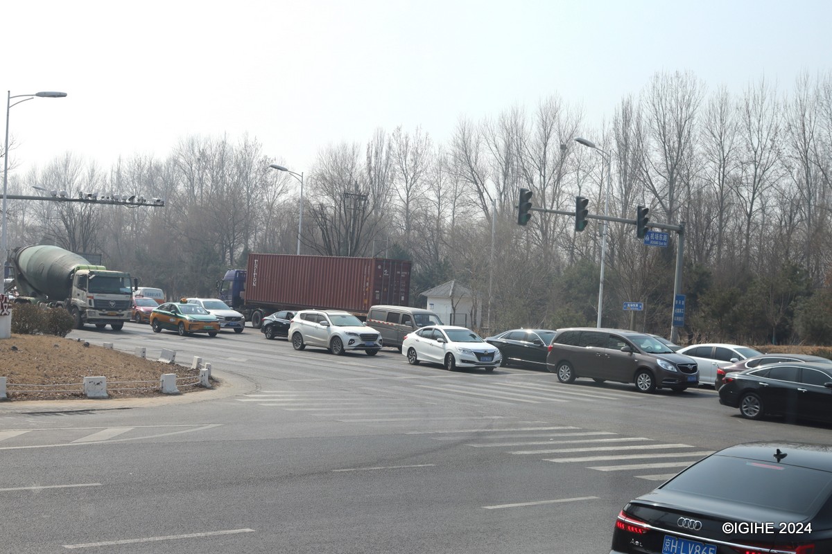 This picture shows traffic in Shunyi District.