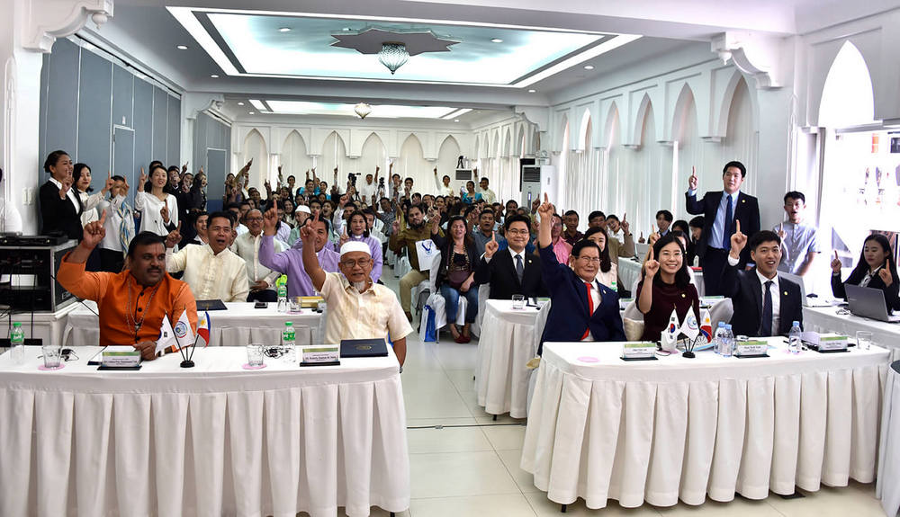 Commemorative Photo of the participants of the interfaith dialogue