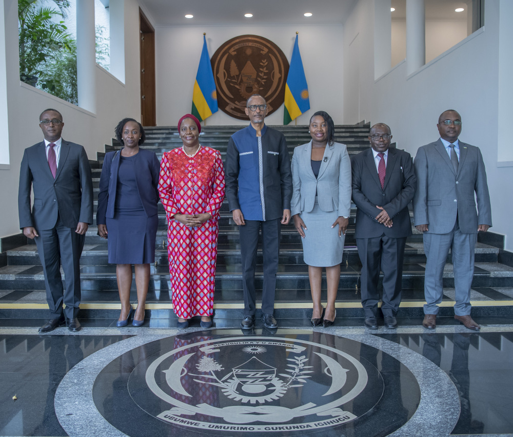 A photo of souvenir was taken after holding talks.  