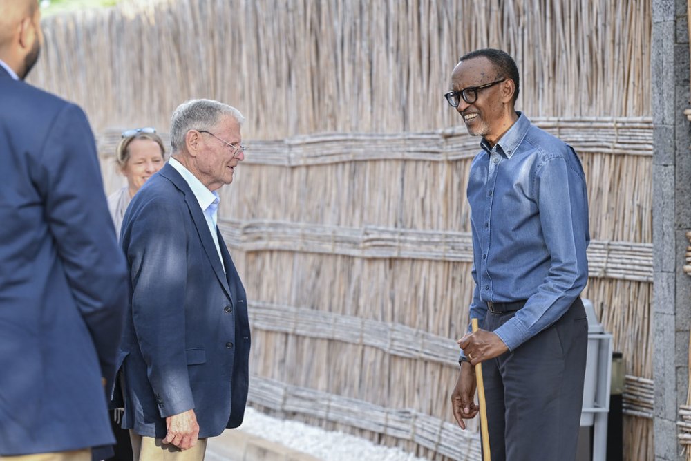 President  Kagame welcoming US Congressional delegation. 